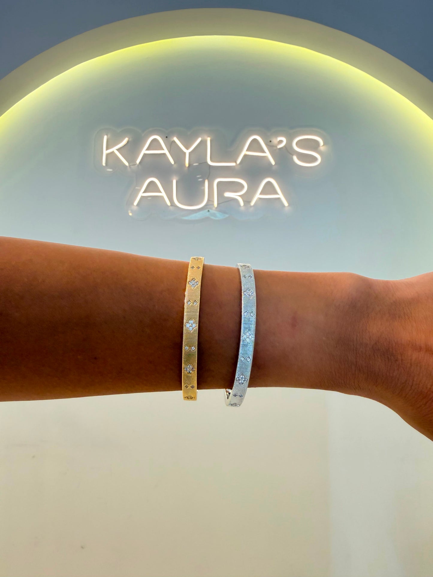Aura Clover Bangle