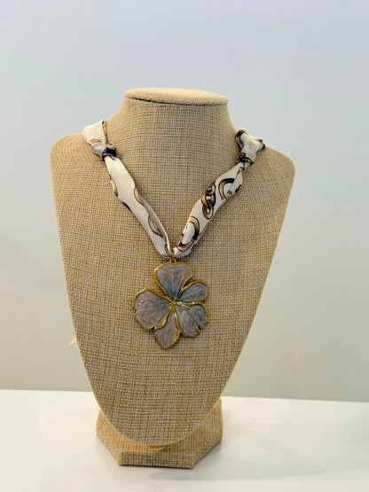 The Silk Scarf Blossom